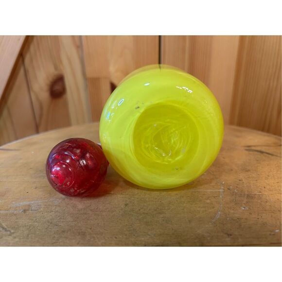Vintage 80s Art Glass Yellow Vase with Red Top (8556) - Picture 8 of 8